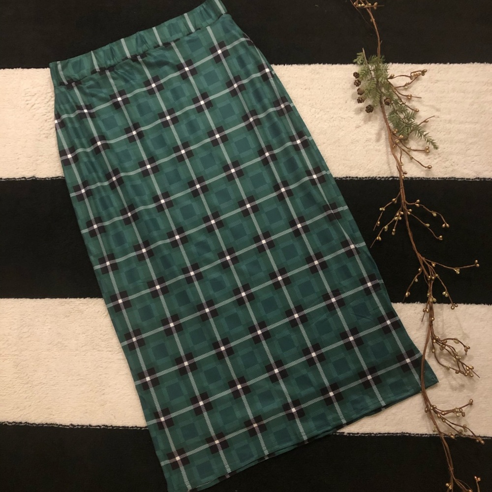 Green and black pencil skirt